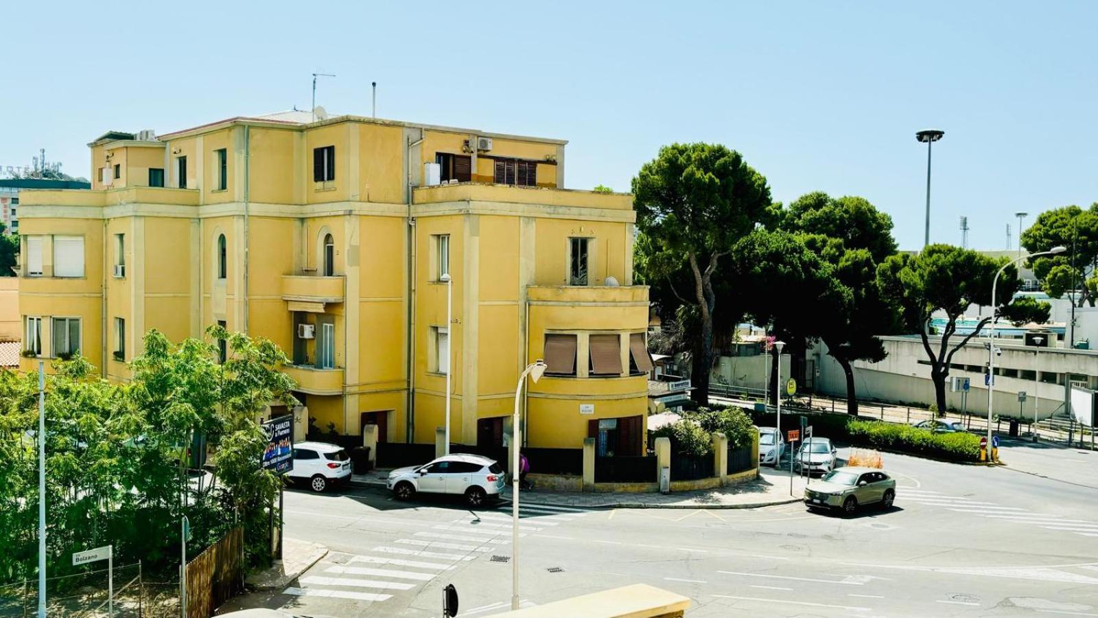 Sunshine Apartment - Appartamento Vicino Al Mare, Cagliari, Sardinia Экстерьер фото